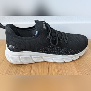Skechers Black and White Knit Sneakers, Size 11 W, Like New!